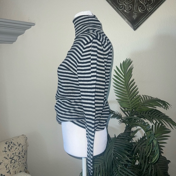 L.L. Bean Cozy Striped Cashmere Blend Turtleneck Sweater Size S - Picture 3 of 10